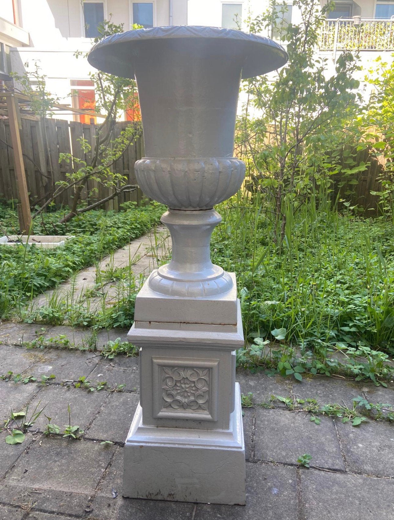 Grote Franse versailles vaas op sokkel, Tuin en Terras, Ophalen, Gebruikt