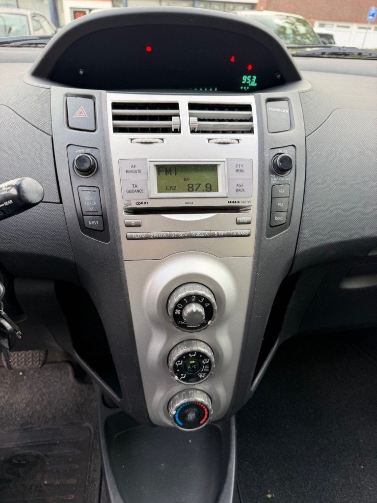 Toyota YARIS 1.3 VVTi Sol MMT 5DRS AUT AIRCO NETTE AUTO rijd, 750 kg, 4 cilinders, Bedrijf, 17 km/l
