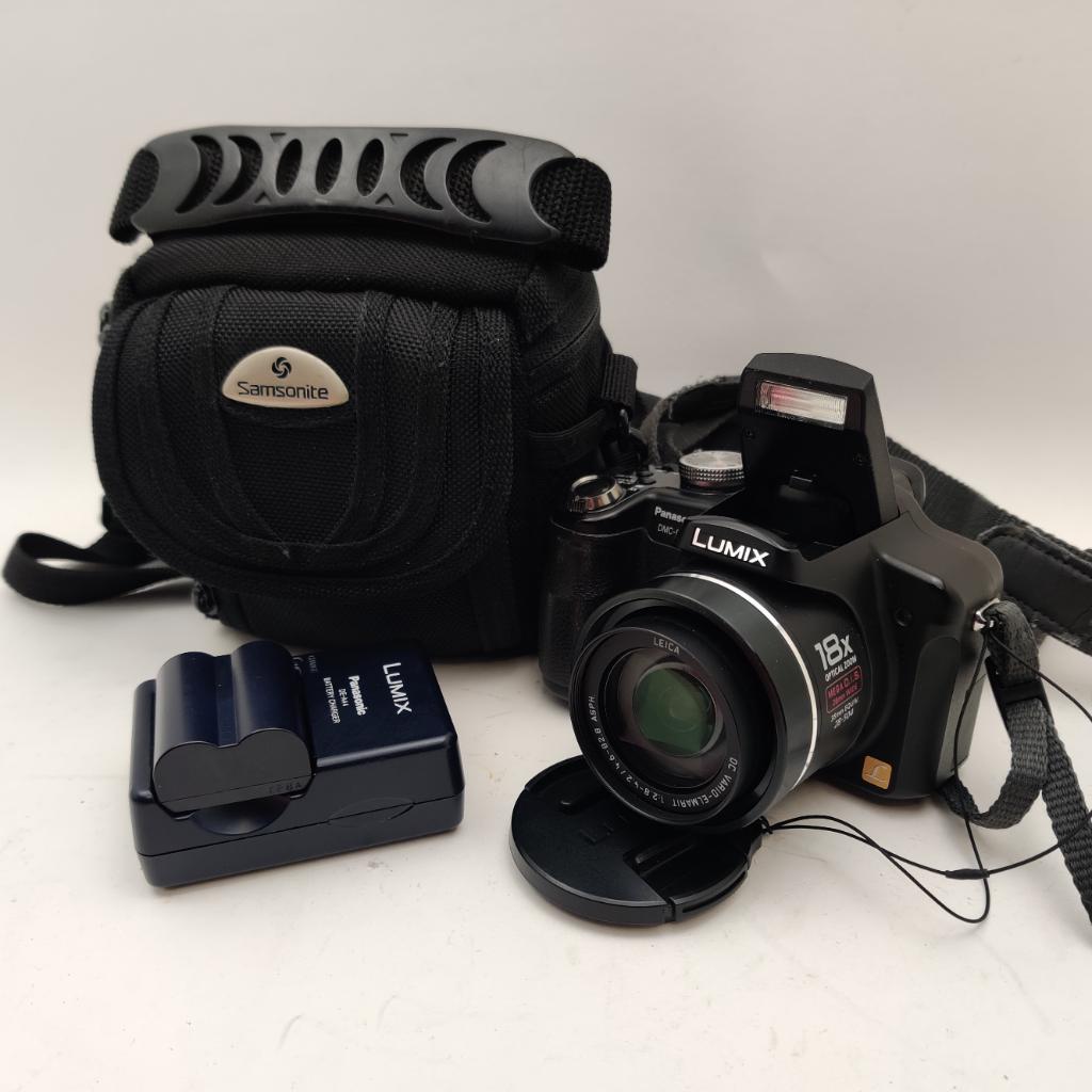 Panasonic FZ18 Travelzoom +Tas en lader + extra accu €129,99, P, P, P, Ophalen of Verzenden