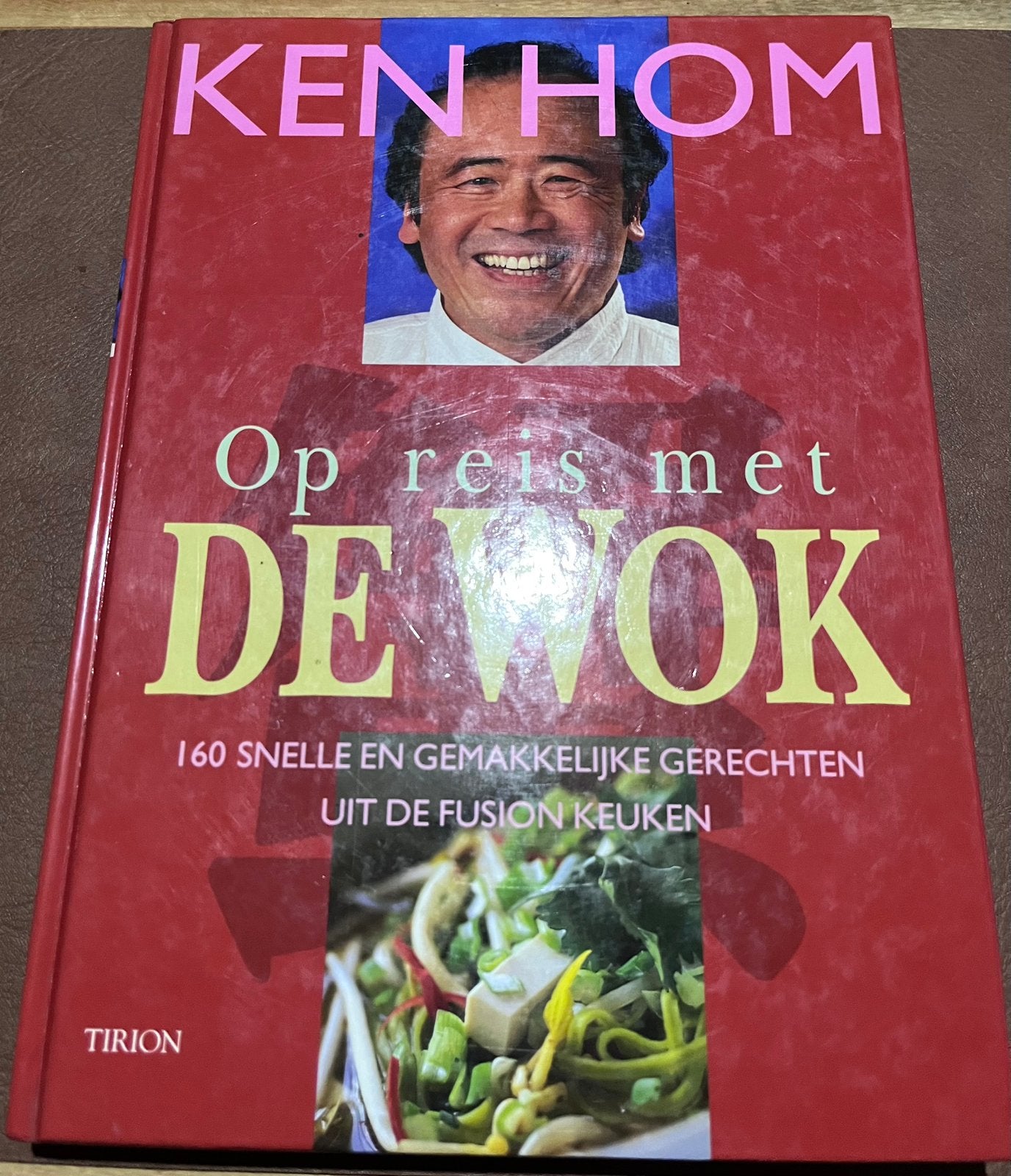 Kookboek - Op reis met de wok - door Ken Hom - 160 snelle….., Ophalen of Verzenden, Zo goed als nieuw, Azië en Oosters