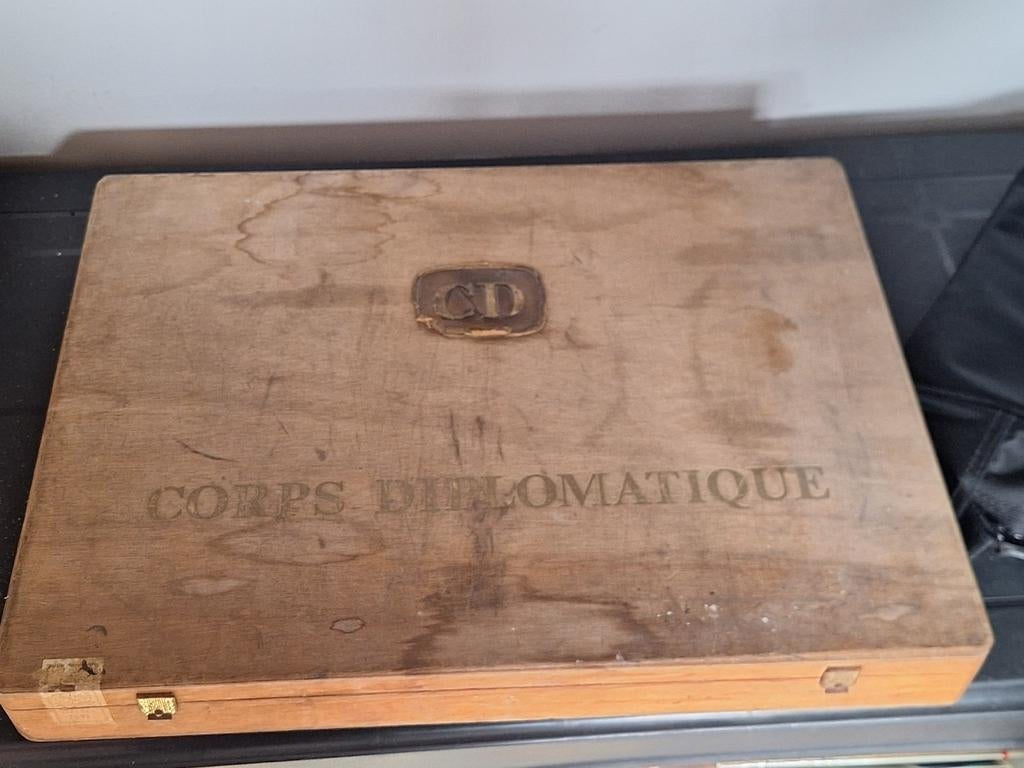 Houten kistje "Corps Diplomatique", Ophalen of Verzenden