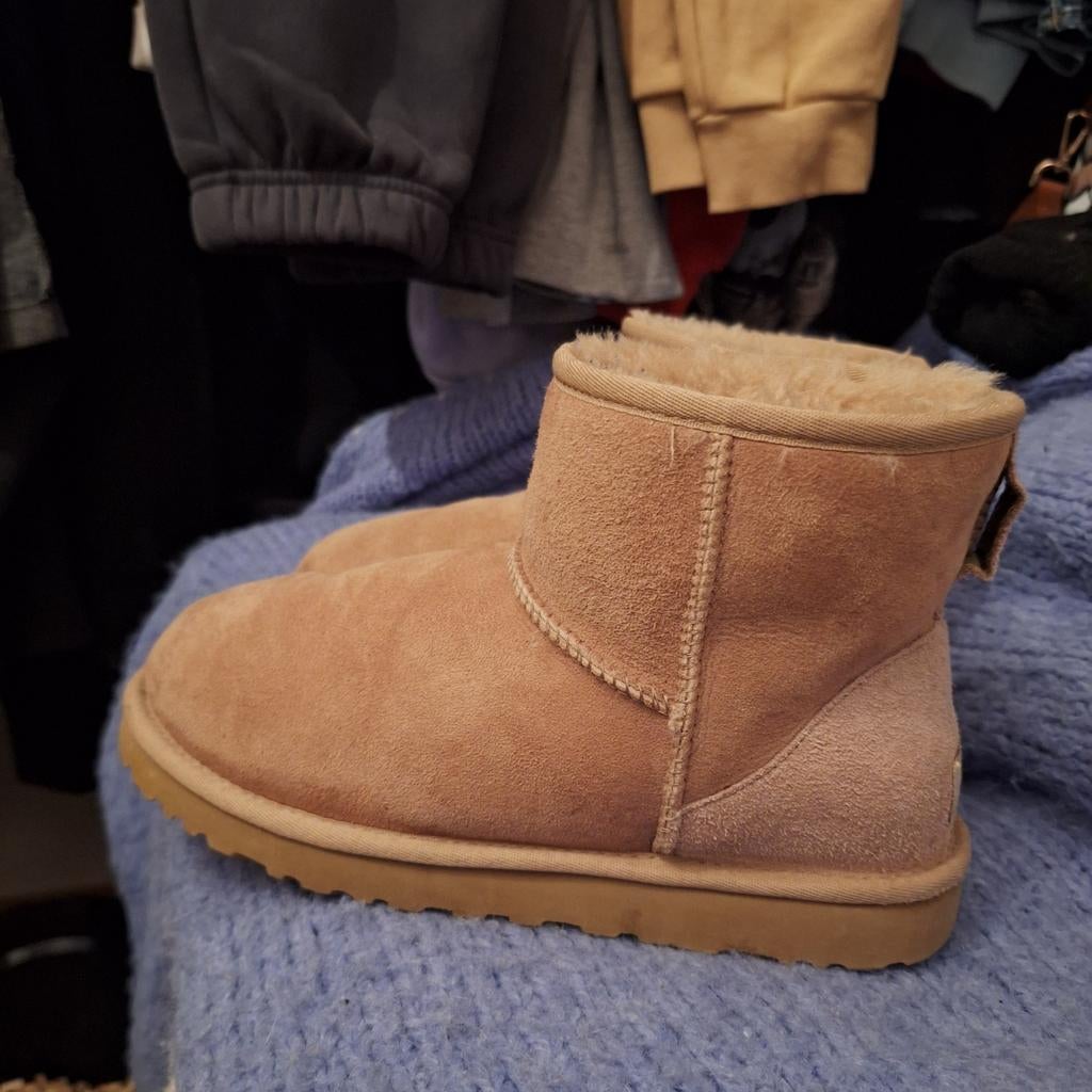 Ugg maat 38 zgan oud roze, Kleding | Dames, Schoenen, Ophalen of Verzenden, Zo goed als nieuw, Roze