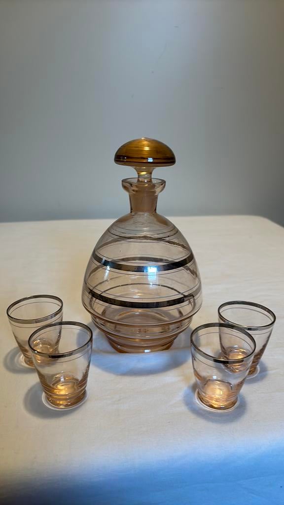 Oude karaf met 4 borrelglaasjes zachtroze zilver streepje, Antiek en Kunst, Antiek | Glas en Kristal, Ophalen of Verzenden