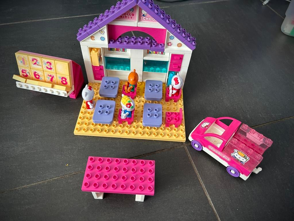 Hello Kitty School & Bus set, Kinderen en Baby's, Speelgoed | Duplo en Lego, Ophalen, Gebruikt, Losse stenen, Duplo