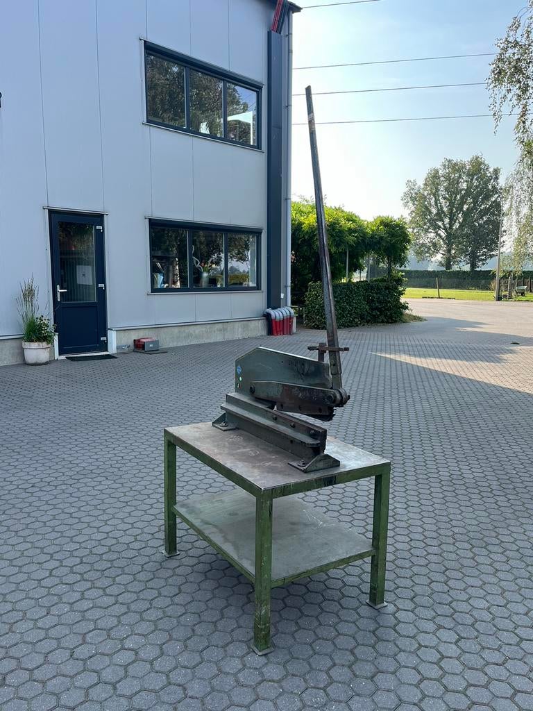 Mubea grote plaatschaar hefboomschaar, Ophalen