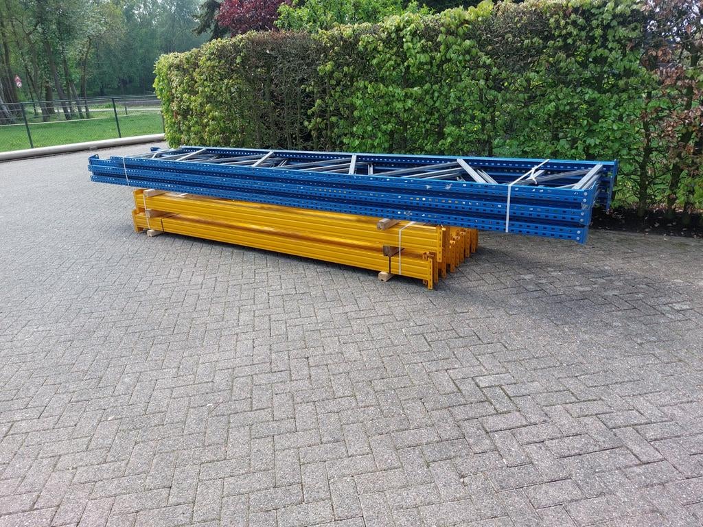 Esmena palletstelling/ magazijnstelling, Ophalen