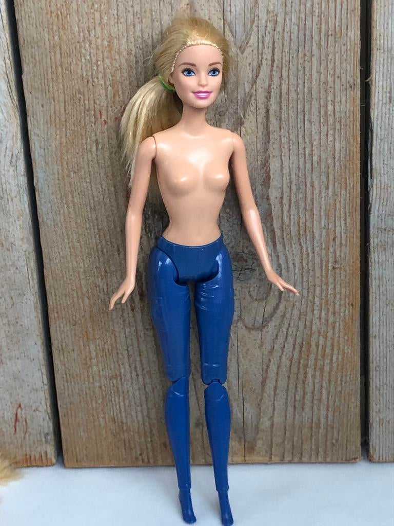 Fashionista Mattel 2014 Barbie met blauwe broek., Ophalen of Verzenden, Zo goed als nieuw, Barbie