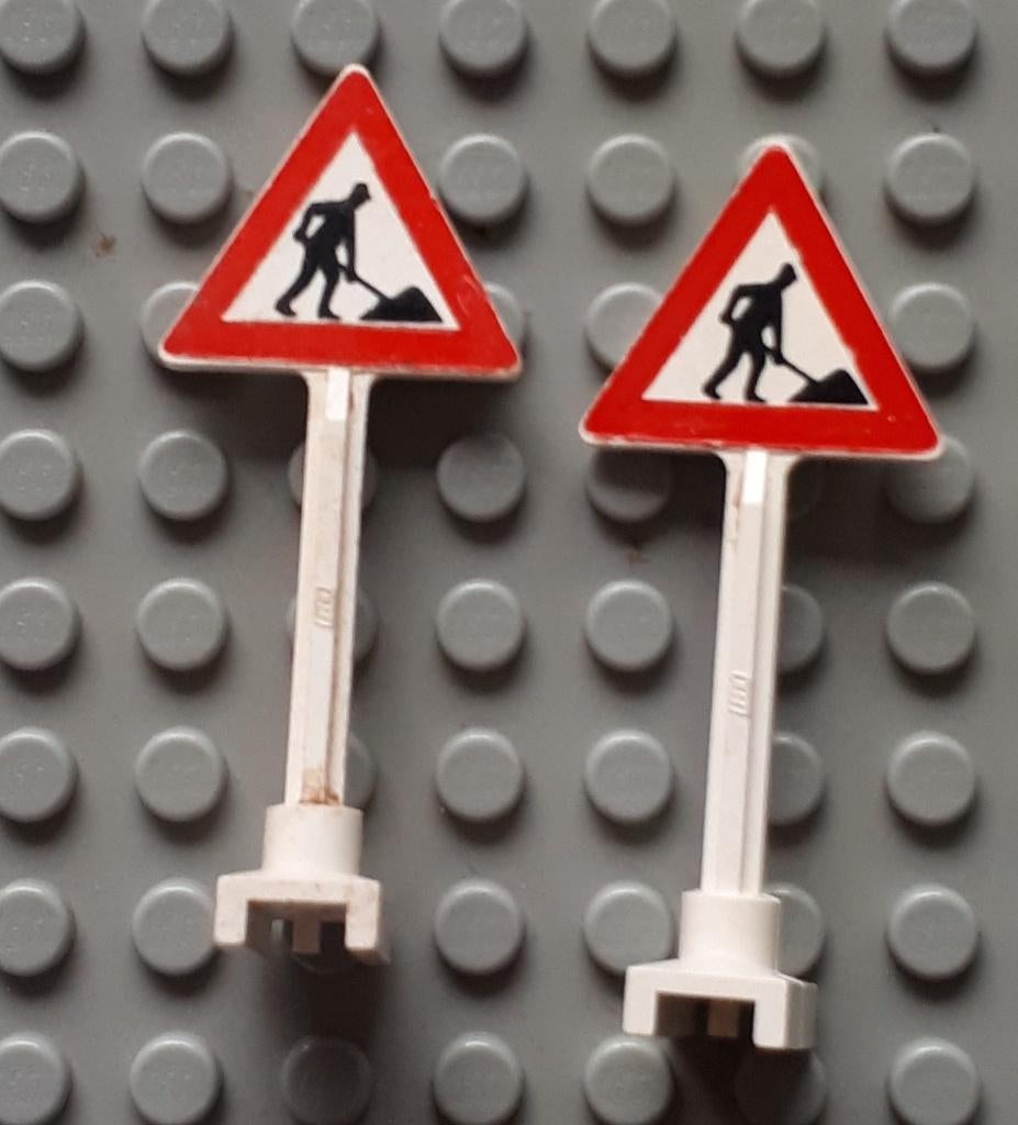 649pb09 (1) 2x white Road Sign Triangle with Road Repair, Ophalen of Verzenden, Gebruikt