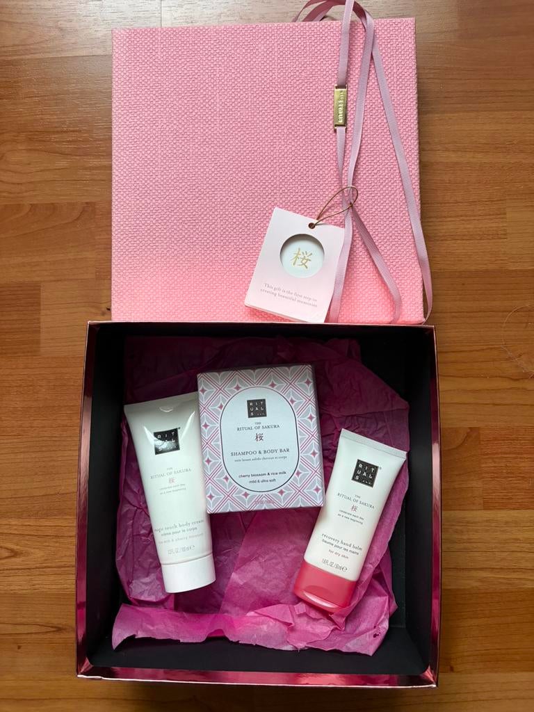 Rituals Sakura Cadeaupakket Nieuw, Ophalen of Verzenden, Zo goed als nieuw, Bodylotion, Crème of Olie