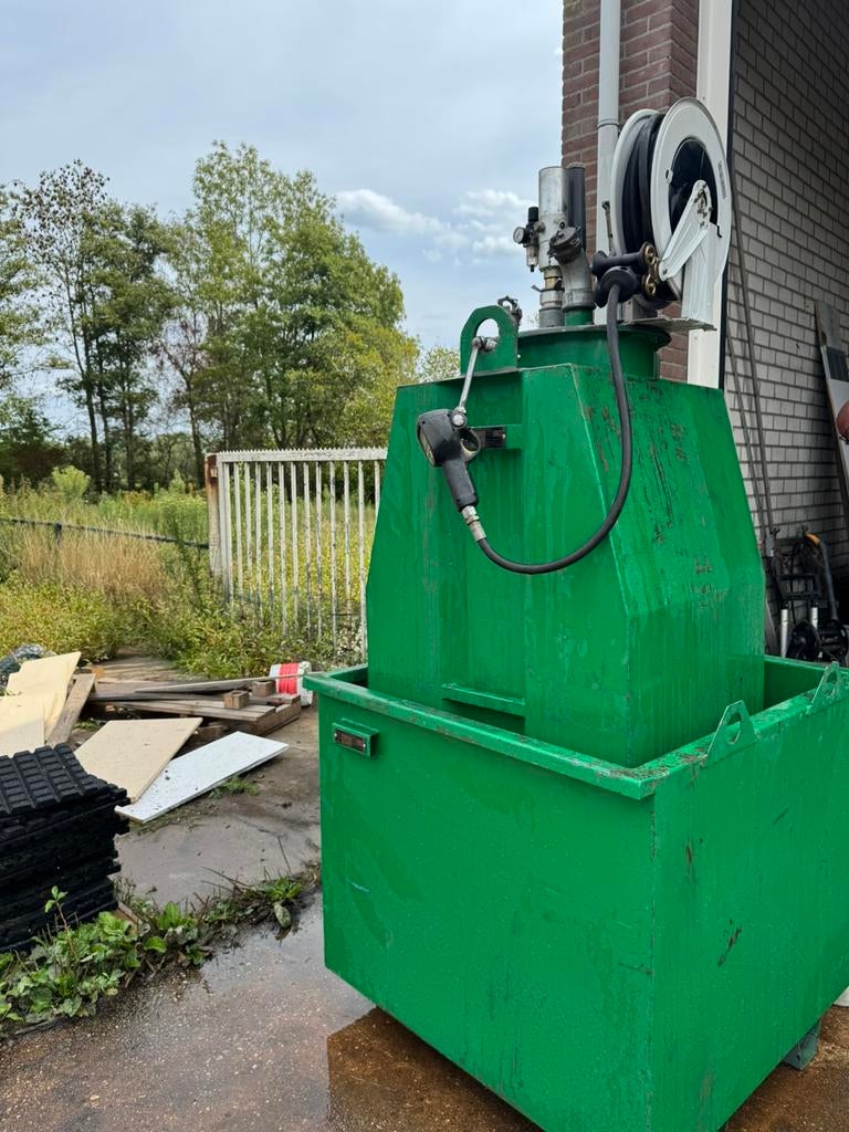 Olietank met opvangbak, Ophalen