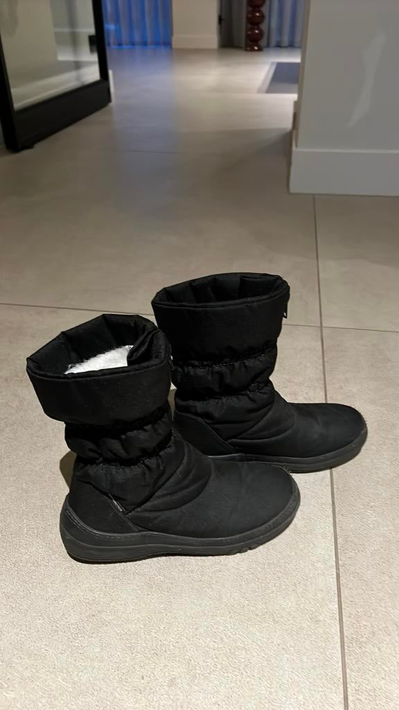 1 paar snowboots en 1 paar sk-schoenen. Allemaal maat 35., Kinderen en Baby's, Kinderkleding | Schoenen en Sokken, Ophalen of Verzenden
