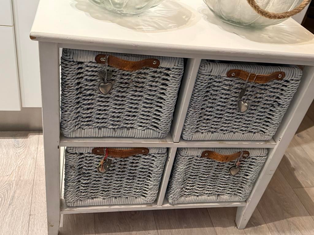 Kastje met 4 stevige mandjes, Ophalen, Gebruikt, 3 of 4 laden, Minder dan 100 cm