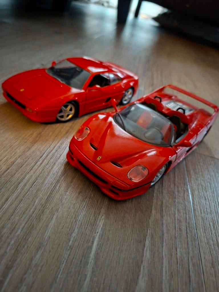 2 1:24 schaal ferarris de f355 en de f50, Hobby en Vrije tijd, Modelauto's | 1:24, Ophalen of Verzenden, Zo goed als nieuw, Auto