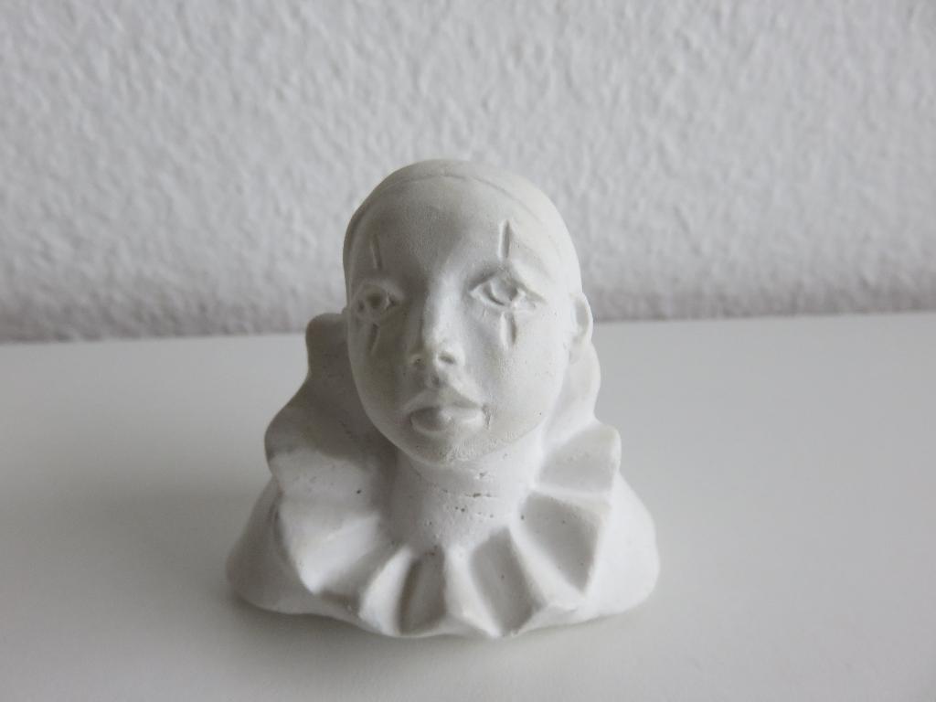 Pierrot beeldje van een witte clown hoofd buste, Ophalen of Verzenden, Zo goed als nieuw, Mens