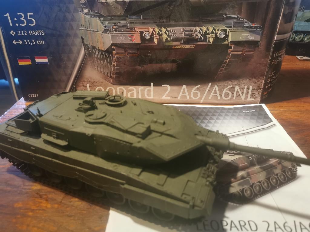 1/35 Revell Leopard 2A6/A6NL, Gebruikt, Tank, Ophalen of Verzenden, 1:32 tot 1:50