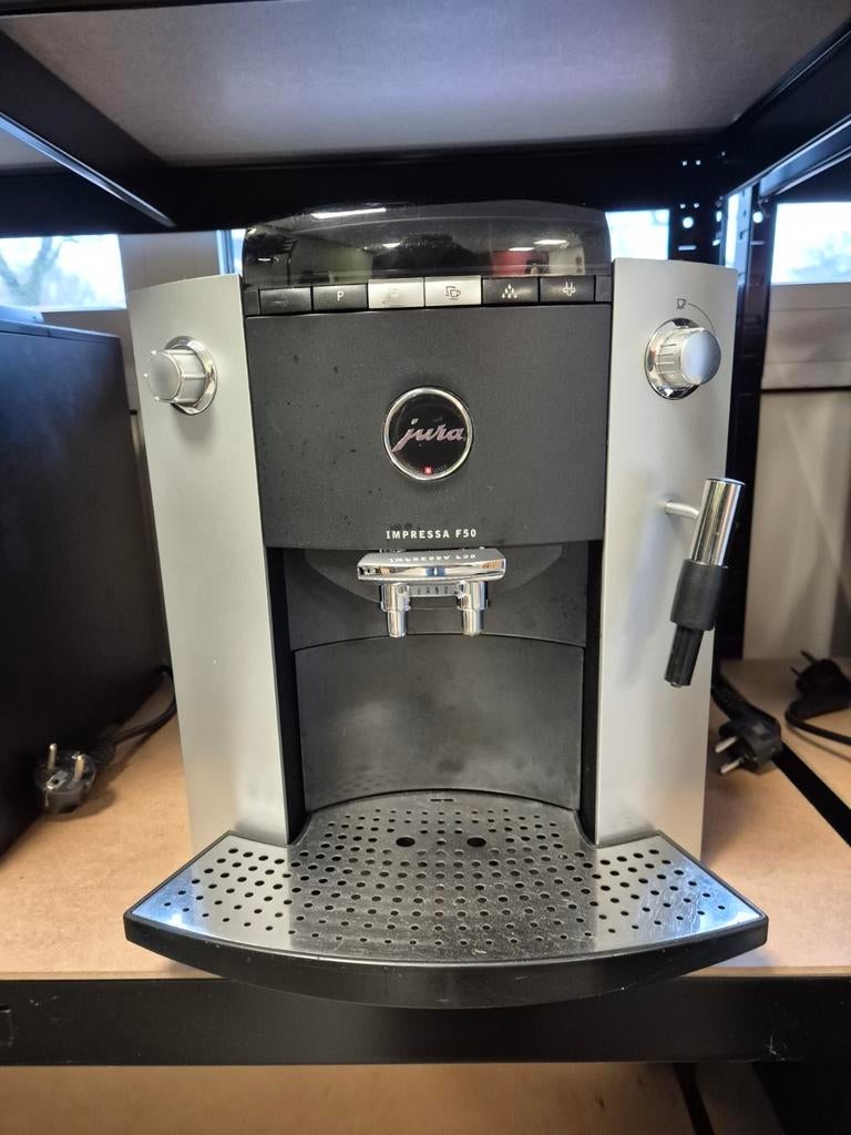 Jura F50 generatie. Inclusief servicebeurt en garantie!, 10 kopjes of meer, Ophalen of Verzenden, Zo goed als nieuw, Koffiemachine