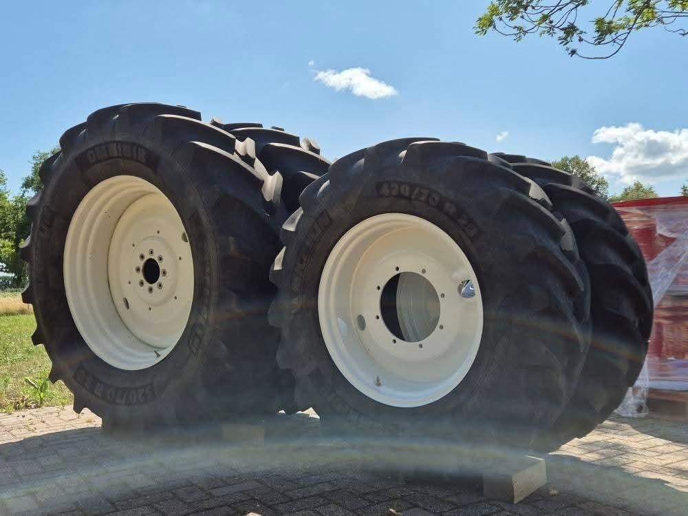 Michelin Omnibib 

520/70r38 + 420/70r28, Zakelijke goederen, Agrarisch | Onderdelen | Banden, Velgen en Assen, Ophalen of Verzenden