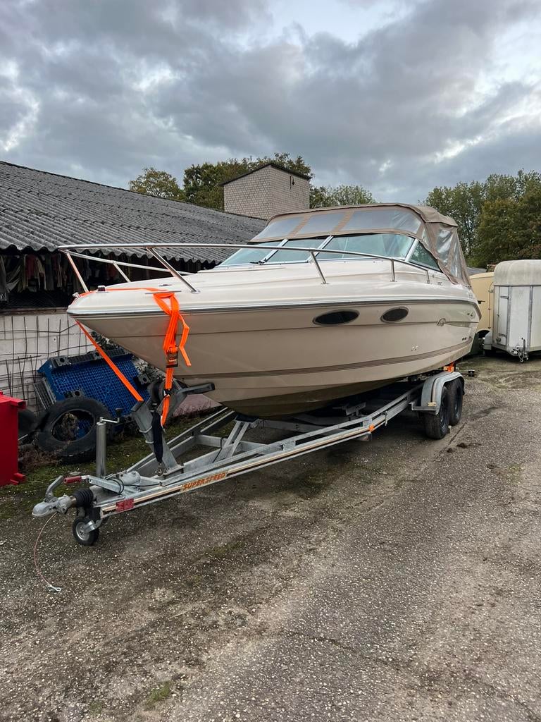 Sea Ray 220 V8 open uitlaat, Watersport en Boten, Speedboten, Ophalen, Binnenboordmotor, Zo goed als nieuw, 200 pk of meer
