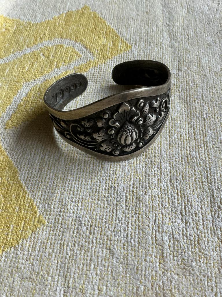 Zilveren manchet armband uit Jogjakarta, Sieraden, Tassen en Uiterlijk, Armbanden, Gebruikt, Zilver, Met bedels of kralen, Ophalen of Verzenden