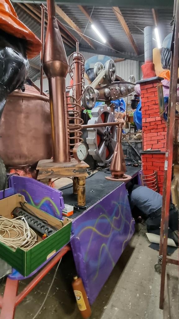 Carnavalswagen Stokerij Thema met Beweegbare Kraan, Ophalen of Verzenden