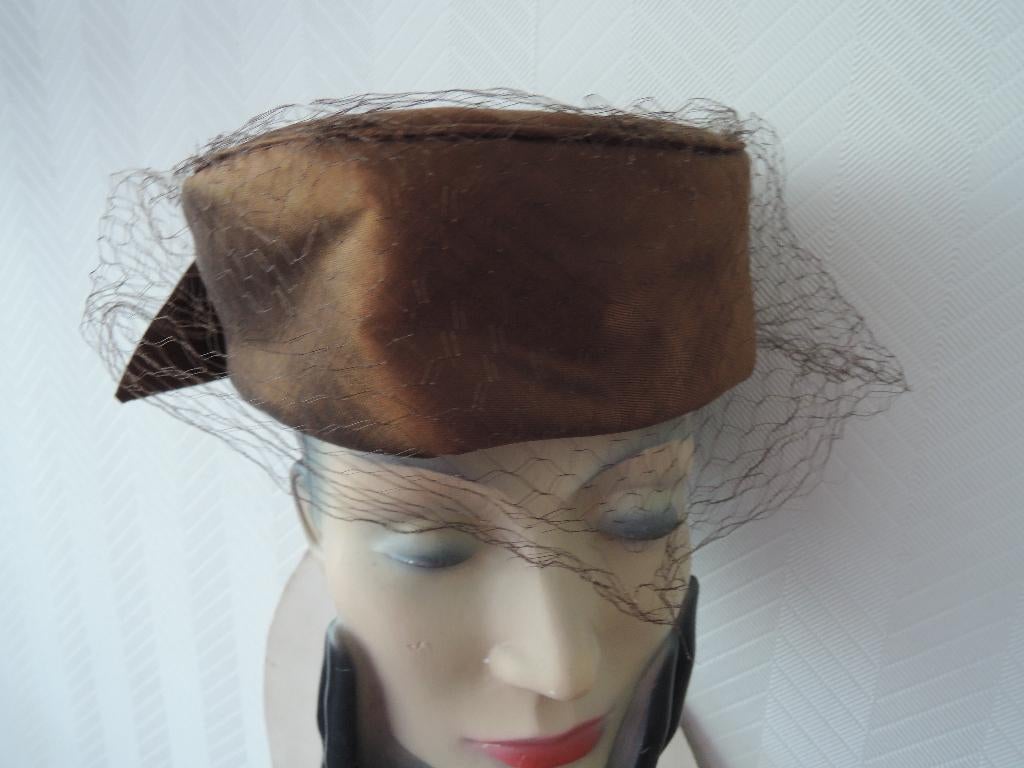 Vintage dameshoedje met voile, Ophalen of Verzenden, Dames