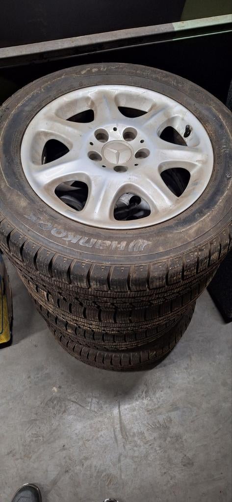 Mercedes 16 inch velgen met winterbanden a2204010102, Gebruikt, 16 inch, Banden en Velgen, Personenwagen