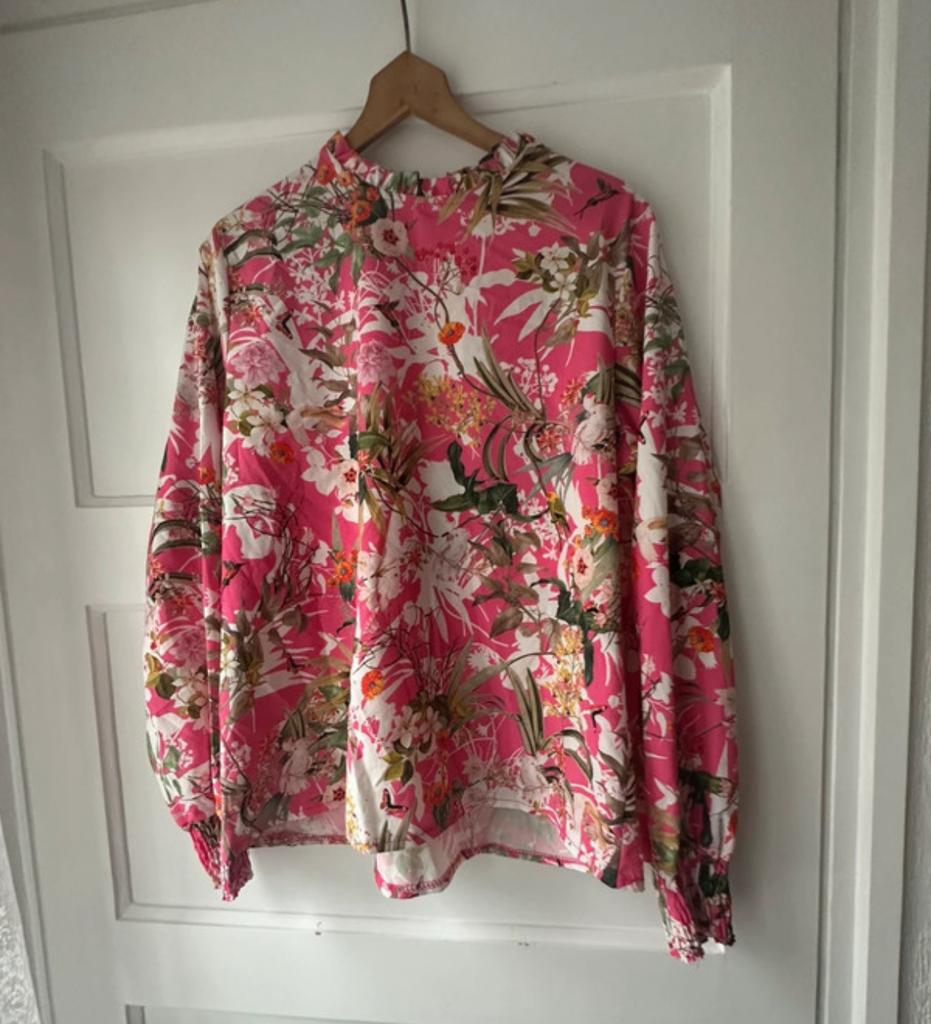 Chique romantisch roze gebloemde vogel print blouse  Savinni, Ophalen of Verzenden, Zo goed als nieuw, Maat 38/40 (M), Roze