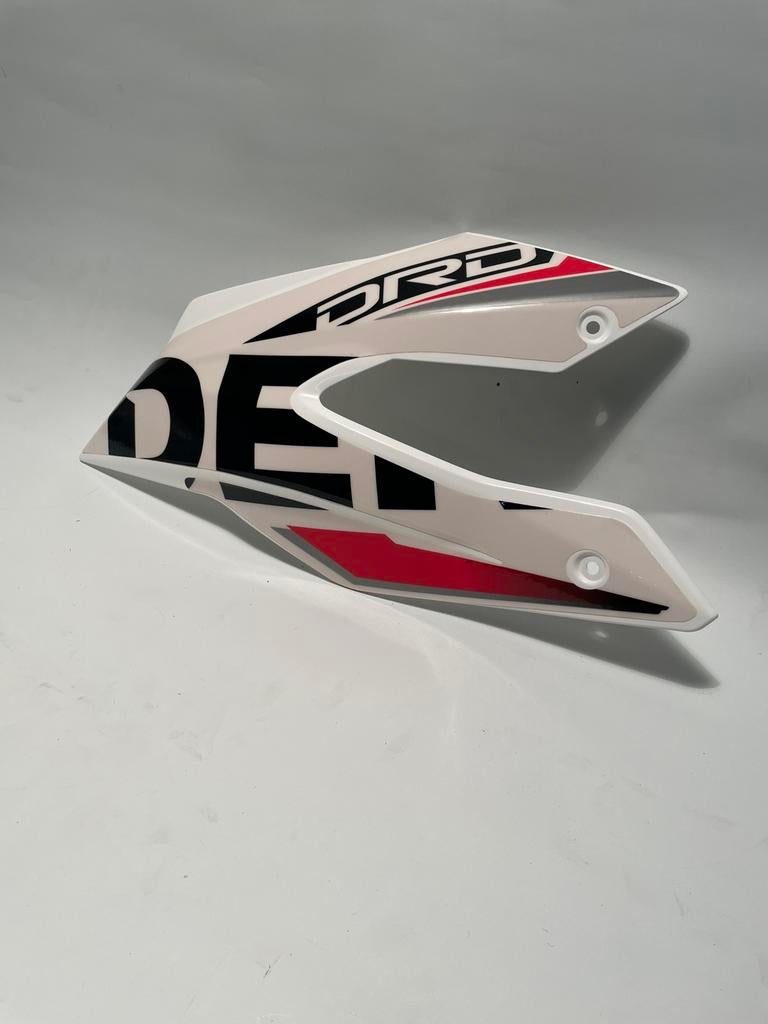 Derbi Senda 125 Radiateurkap Links, Fietsen en Brommers, Brommeronderdelen | Algemeen, Derbi, DERBI, Derbi, Nieuw