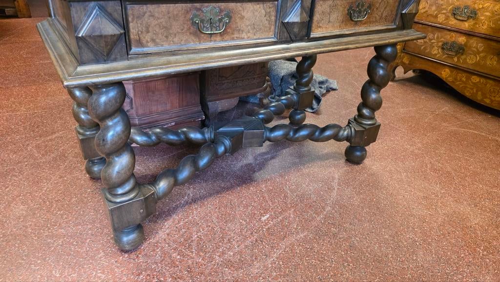 Vroeg antiek kruispoot kabinetje, Antiek en Kunst, Ophalen