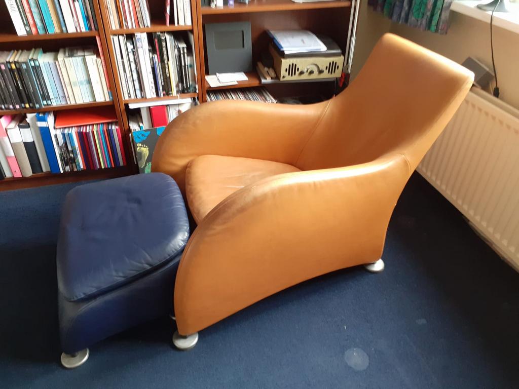 Fauteuil en voetenbank, Gerard van den berg, Ophalen, Eenpersoons, 75 tot 100 cm, Zo goed als nieuw