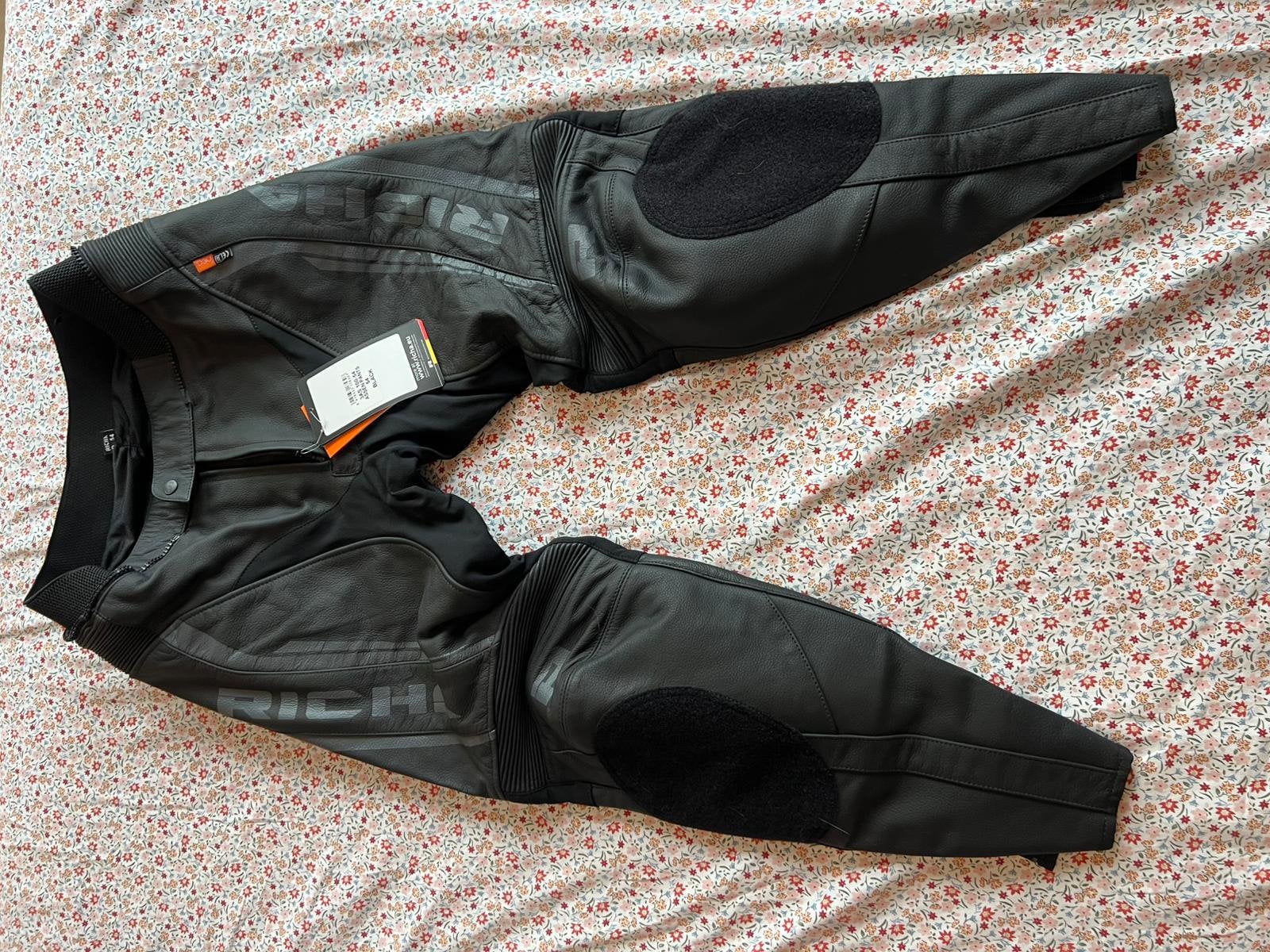 Richa Assen leren motorbroek maat 54, Motoren, Kleding | Motorkleding, Ophalen, Tweedehands, Broek | leer