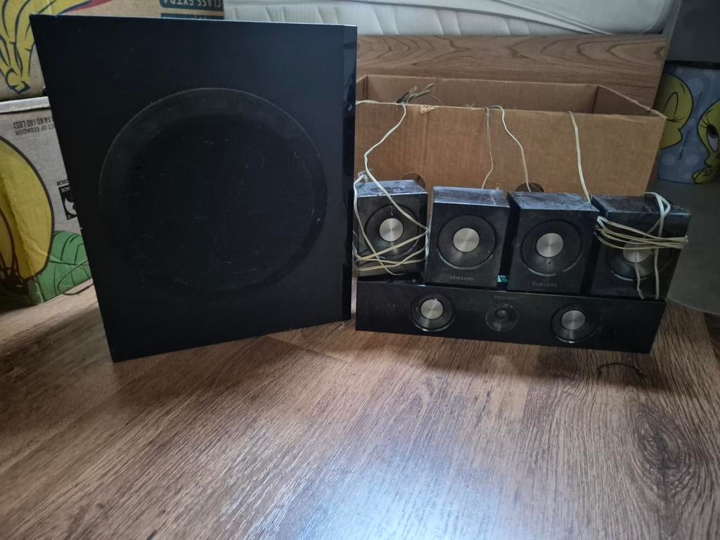 Samsung surround sound set, Blu-ray-speler, 70 watt of meer, 5.1-systeem, Ophalen