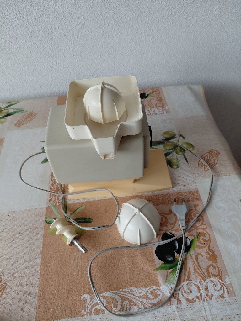 Te koop uitstekende Tomado sapcentrifuge tevens gehaktmolen, Ophalen, Gebruikt, Overige merken
