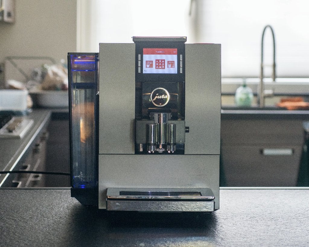 Jura Z6 - volautomatische koffiemachine, Witgoed en Apparatuur, Afneembaar waterreservoir, Gebruikt, 10 kopjes of meer, Koffiemachine