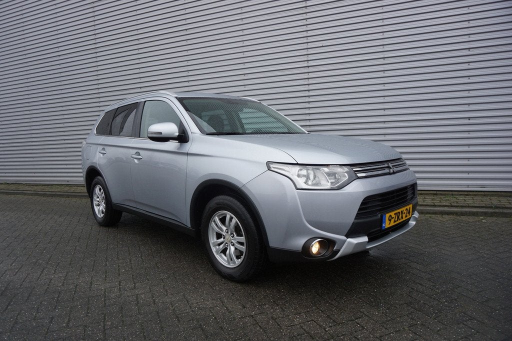 Mitsubishi Outlander 2.0 PHEV Business Edition X-Line AUTOMA, Auto's, Mitsubishi, Automaat, 4 cilinders, 82 pk, Leder en Stof