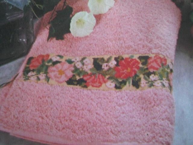 Borduurpatroon Rozen op handdoek   nr 371 82, Verzenden, Nieuw, Handborduren, Patroon