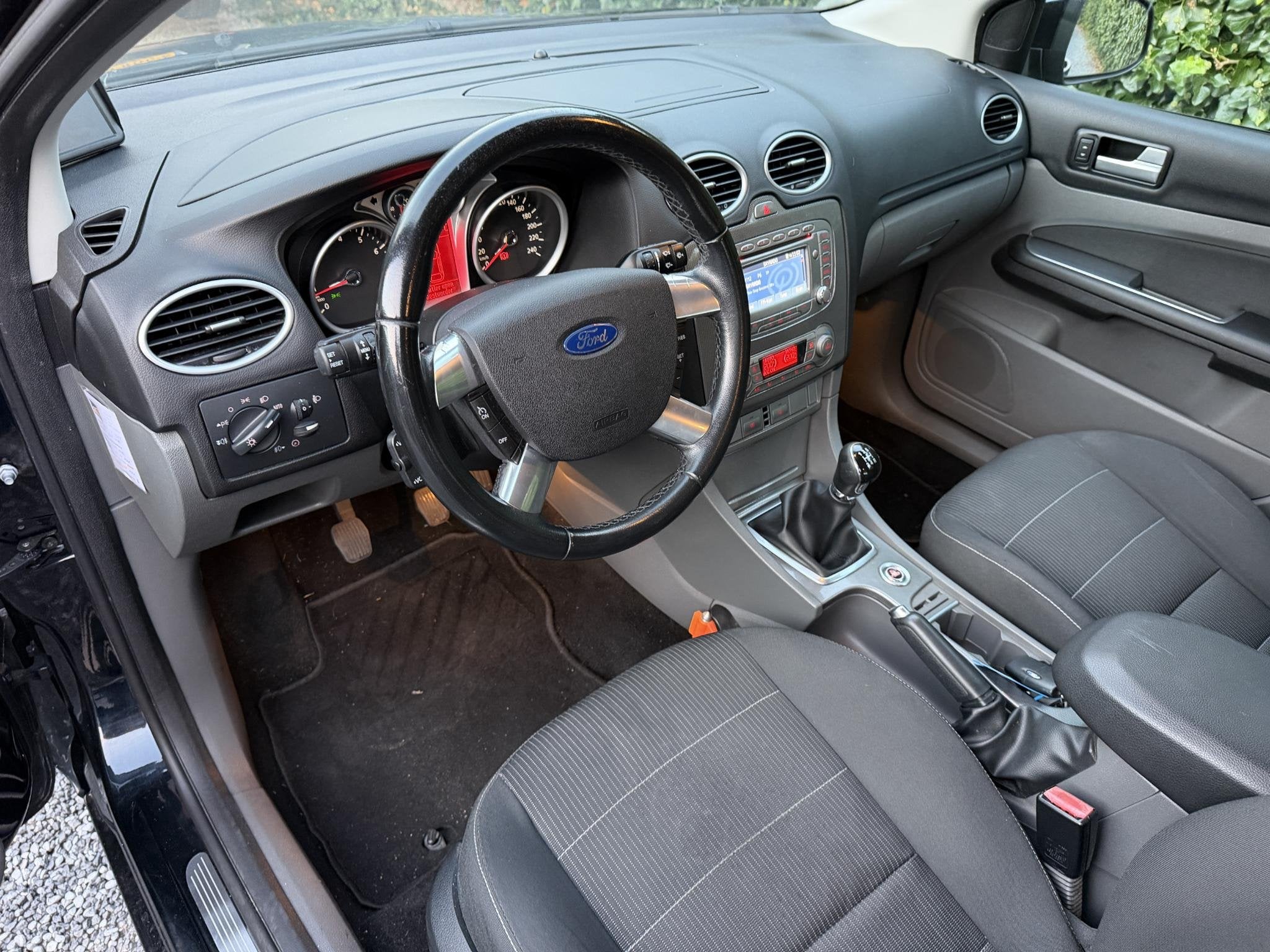 Foto 7 van Ford Focus 1.8 Titanium | Autom. Airco | Cruise Control | El
