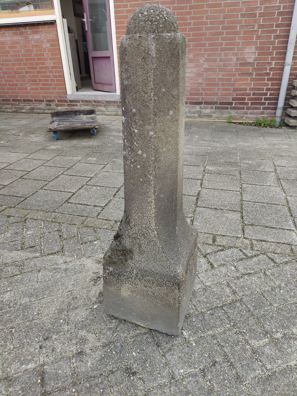 Betonpaal 3x, Ophalen