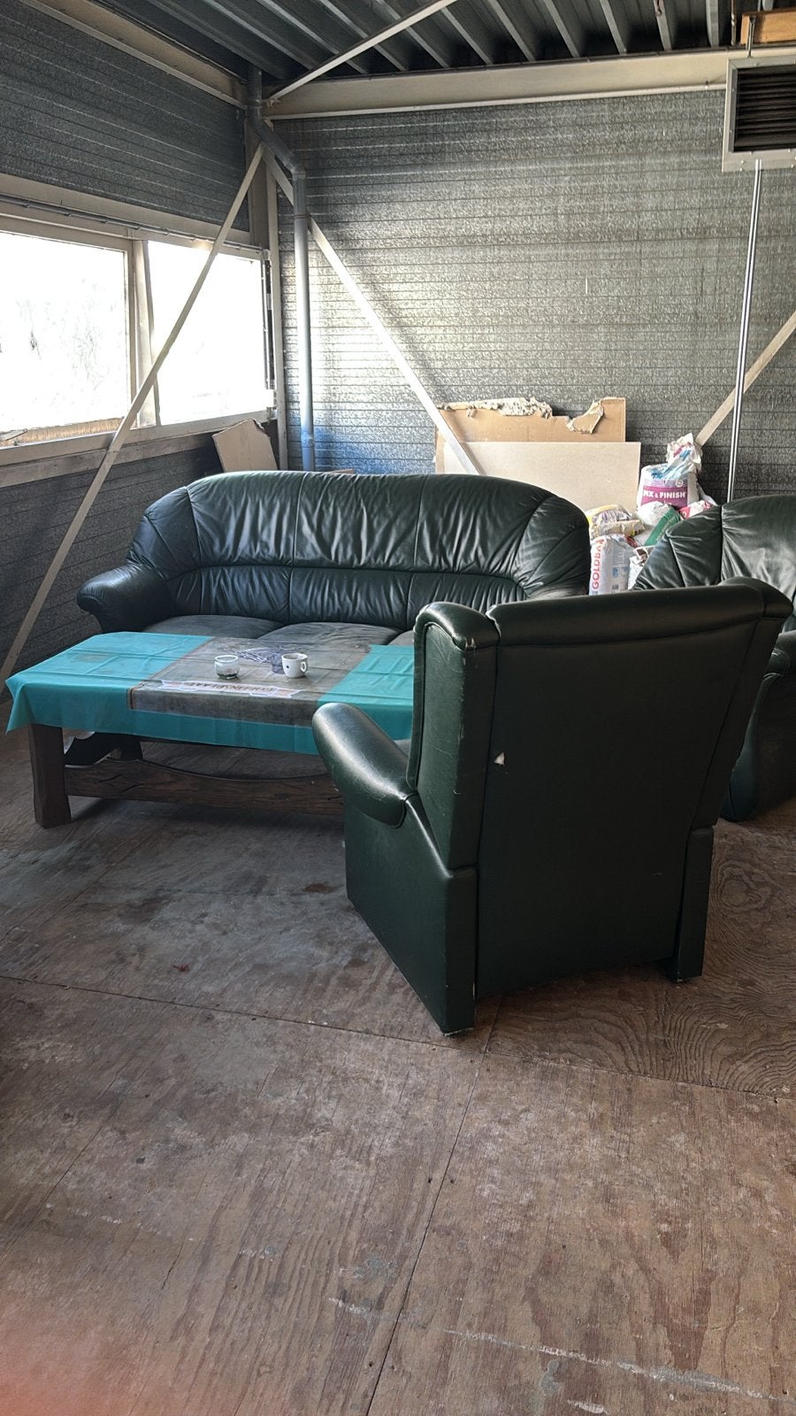 2-zits bank en fauteuil, groen leer Gratis ophalen, Gebruikt, Tweepersoons, Leer, Ophalen of Verzenden