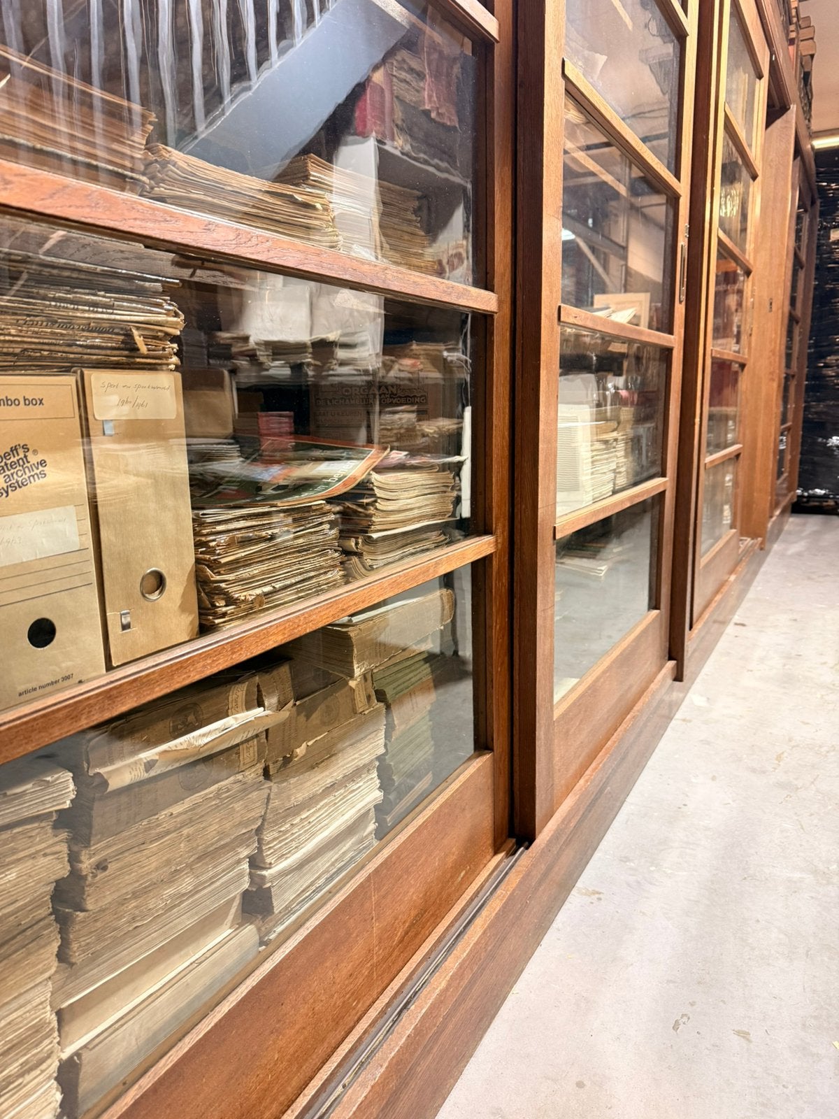 Uniek, Antieke boekenkast van 666 cm, met schuifdeuren, Ophalen