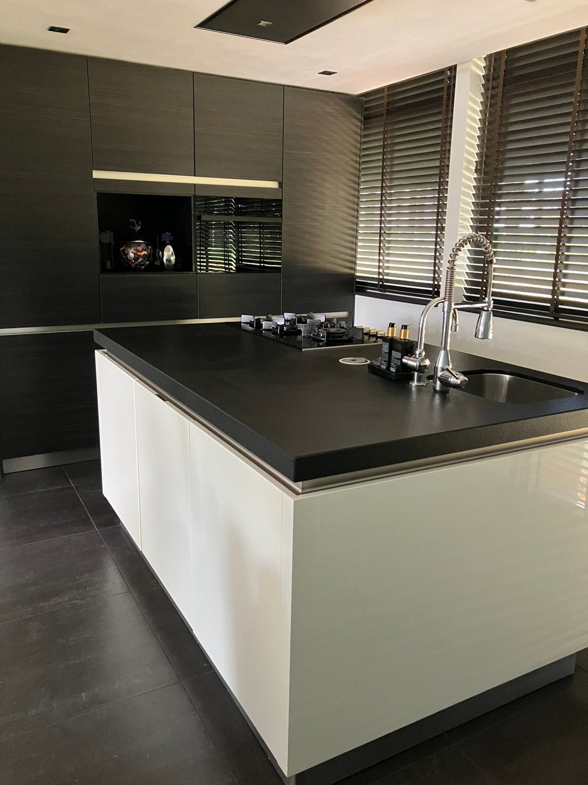 Complete keuken met kookeiland inclusief apparatuur, Ophalen, Gebruikt, Bruin, Met kookeiland