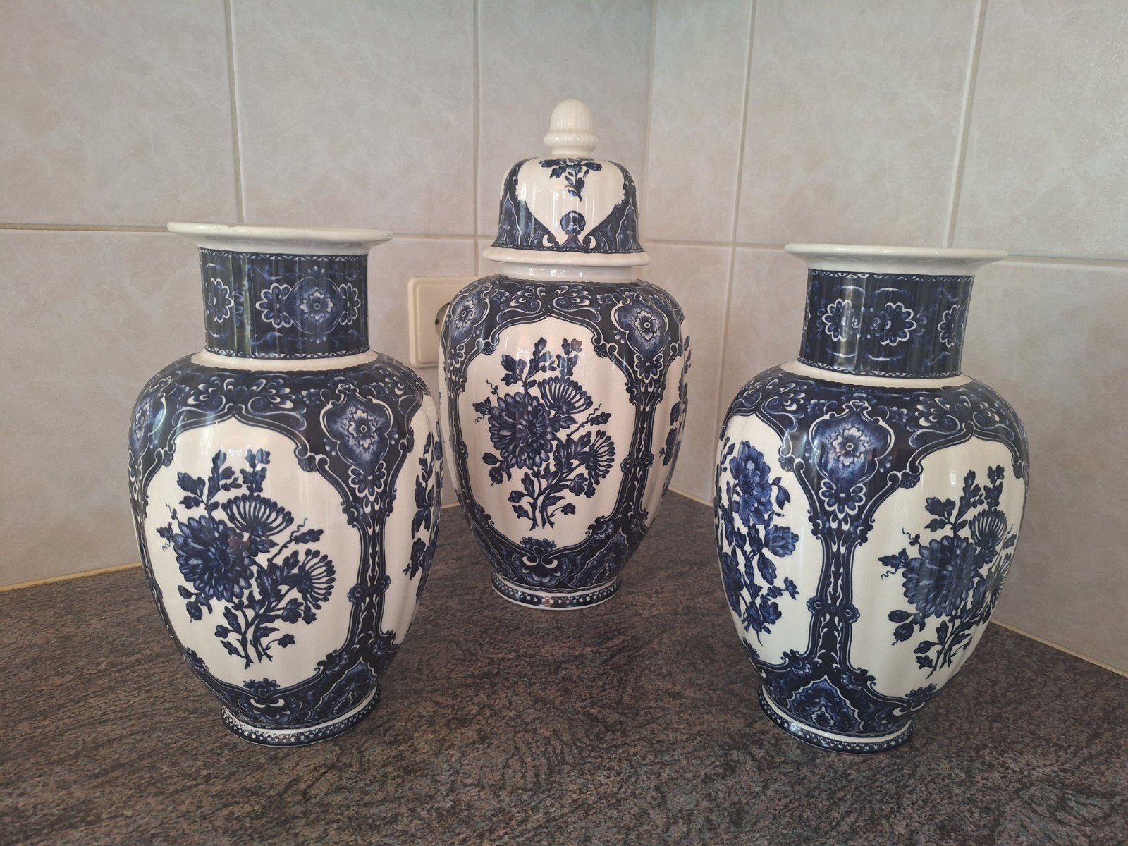 Set van 3 Delfts Blauw stijl vazen en pot, Antiek en Kunst, Ophalen