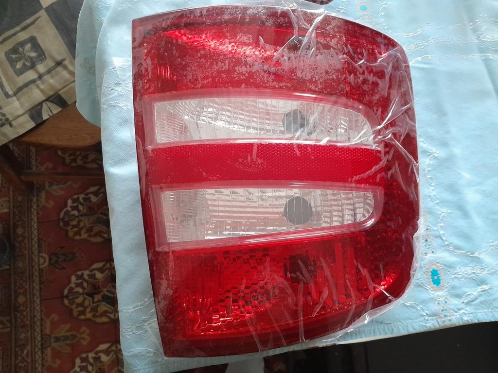 Achterlicht links Skoda DPA

89450213302, Ophalen, Nieuw, Skoda