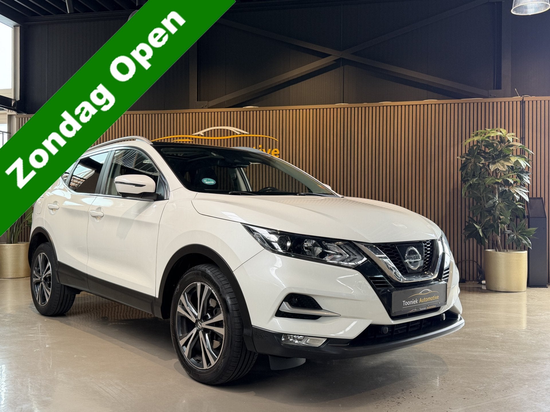 Nissan QASHQAI 1.2 N-Connecta Automaat Panorama navigatie lm, Auto's, Stof, Gebruikt, 4 cilinders, Met garantie (alle)