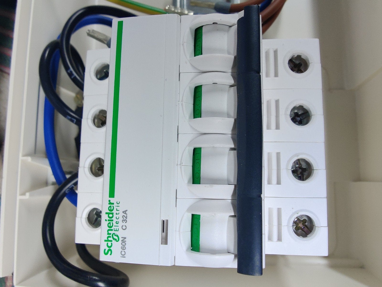 Schneider Electric IC60N C32A Installatieautomaat, Ophalen of Verzenden, Zo goed als nieuw, Overige typen