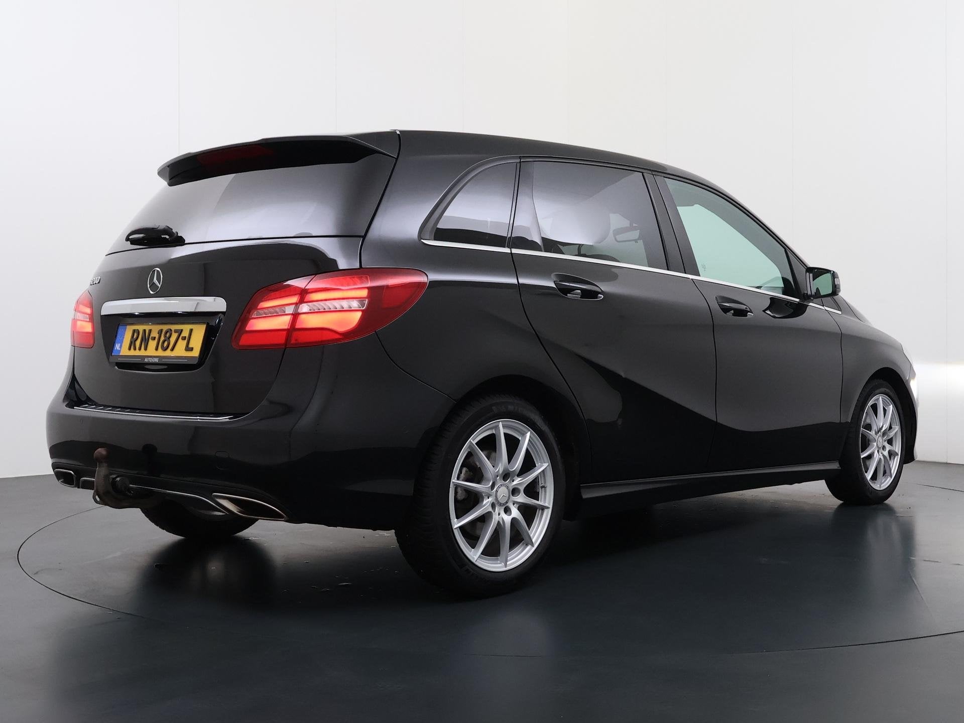 Mercedes-Benz B-klasse 200 Ambition Leder | Trekhaak | Navig, Gebruikt, Leder en Stof, Zwart, Bedrijf