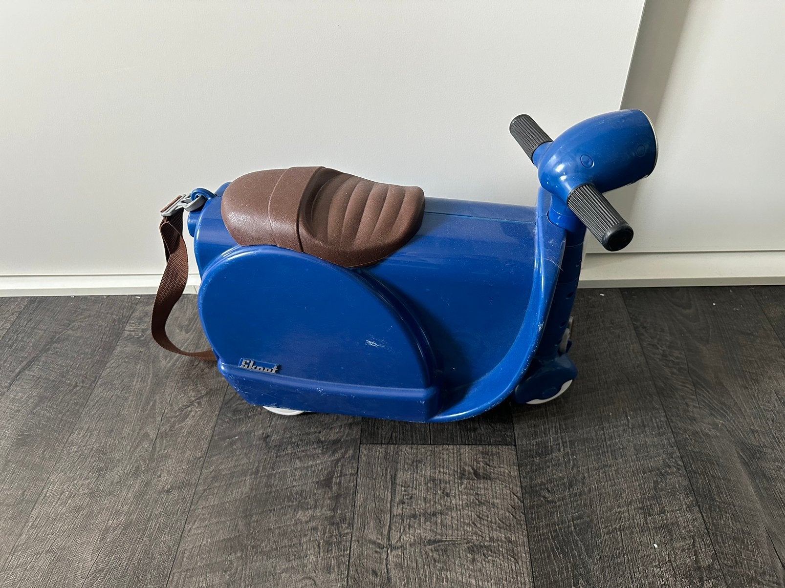 Skoot Ride-On scooter & koffer blauw, Ophalen of Verzenden, Zo goed als nieuw