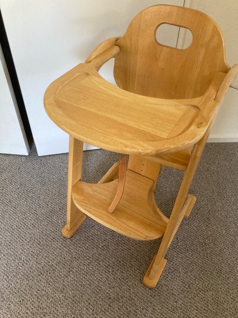 Houten kinderstoel, Kinderen en Baby's, Kinderstoelen, Ophalen, Zo goed als nieuw, Overige typen, Afneembaar eetblad