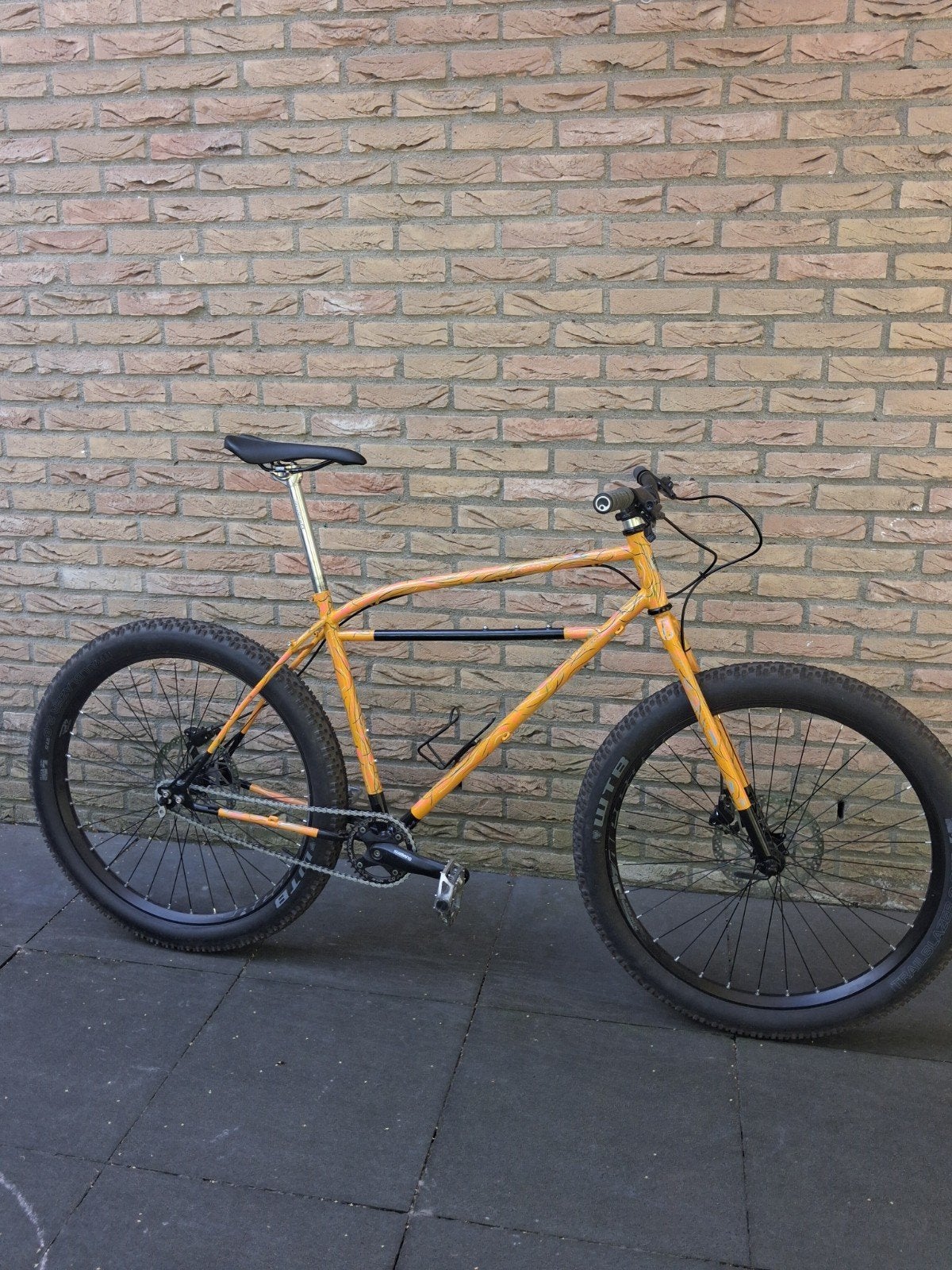 Foto 2 van klunker mountainbike 27.5 plus banden