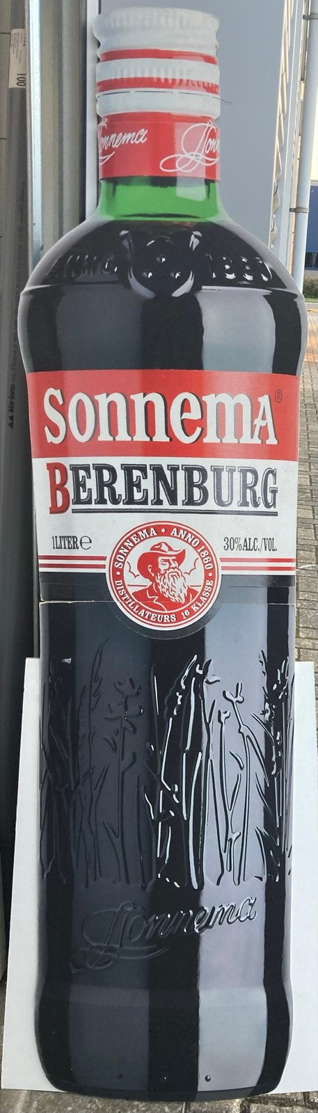 Sonnema Berenburg reclamefles van karton 1.67m hoog, Ophalen, Gebruikt, Reclamebord